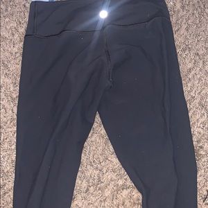 ***RARE*** lululemon leggings. *THERES A RIP*